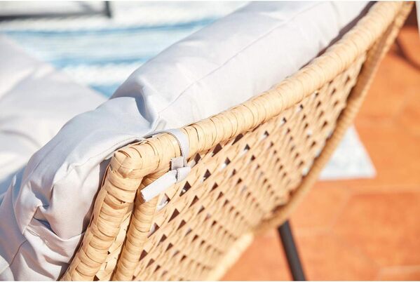 CONCEPT USINE | Salon de Jardin 4 Places | 4 pièces avec Coussins : 2 Fauteuils + 1 canapé + Table Basse Plateau Verre Trempé | Résine Aspect Rotin | GUAHANA | Structure Acier | Intérieur Extérieur