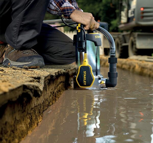 Stanley Pompe Immergée SXUP1100XDE pour Eaux Sales (1100 W,Débit max. 16.500 l/h,Hauteur d'élévation max. 10,5 m)