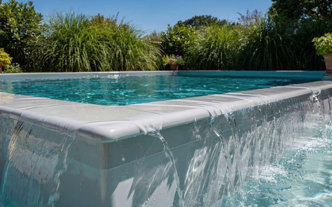 Dangers d&rsquo;une piscine coque trop pleine : ce qu&rsquo;il faut savoir