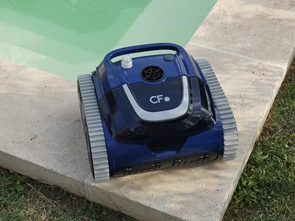 Découvrez le robot piscine CF400CL : une solution sans fil pour l'entretien de votre piscine, assurant un nettoyage autonome et performant.